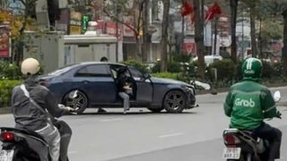 Hà Nội: Truy tìm ô tô Mercedes gây tai nạn liên hoàn trên phố Xã Đàn