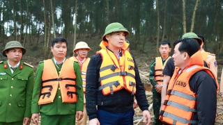 Những giờ phút nghẹn lòng trên hồ Thác Bà