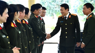 Minister Luong Tam Quang visits Department of Technical Services