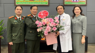 Báo Công an nhân dân chúc mừng Bệnh viện Bạch Mai, Bệnh viện 19-8 nhân Ngày Thầy thuốc Việt Nam
