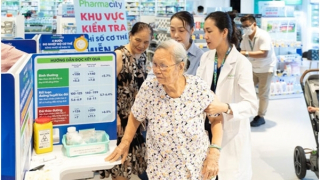 Câu chuyện về "Người gác cổng" thầm lặng trong hành trình chăm sóc sức khỏe toàn dân