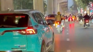 Cháu bé 4 tháng tuổi khó thở được CSGT dẫn đường, hỗ trợ đưa đi cấp cứu