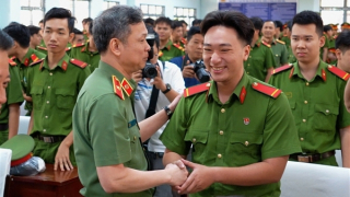 Công an TP Hồ Chí Minh trao quyết định xuất ngũ cho 1.032 hạ sĩ quan, chiến sĩ nghĩa vụ