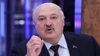 Cái bắt tay xuyên biên giới trên “mặt trận vô hình”