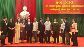 Dành trọn thời gian, sức lực và trí tuệ để làm tròn trách nhiệm của người đại biểu nhân dân