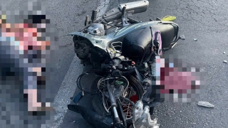 Hai xe máy tông nhau, nữ công nhân và người bán vé số tử vong