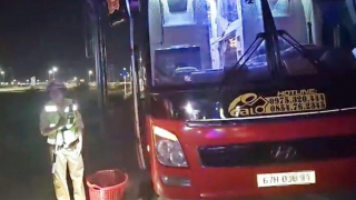 Nhồi nhét khách, bị xử phạt nặng nhưng vẫn vi phạm, vì sao?