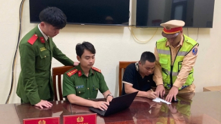 Truy bắt lái xe tải "thông chốt" CSGT