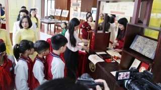 Khai mạc chuyên đề "Thưởng lãm châu phê - Lưu dấu mộc bản" triều Nguyễn