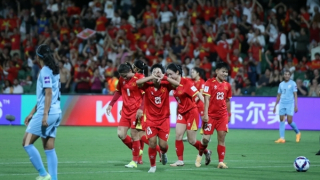 Bóng đá nữ Việt Nam vượt qua Ấn Độ với bàn thắng phút bù giờ