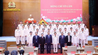 General Secretary To Lam visits Security Investigation Department