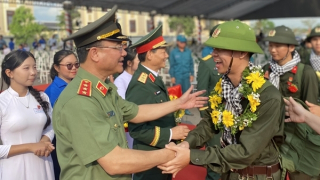 Thứ trưởng Phạm Thế Tùng dự lễ giao nhận quân tại tỉnh Tây Ninh