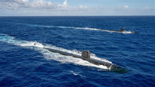 Khoảnh khắc chiến hạm Iran bị đánh chìm ngoài khơi Sri Lanka