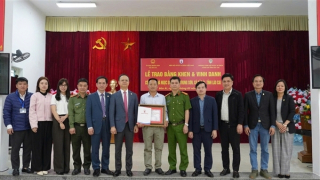 Trao Bằng khen tặng công dân Hà Ngọc Sơn dũng cảm cứu 6 nạn nhân tại hồ Thác Bà