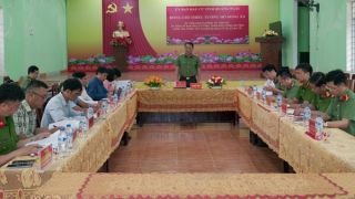 Công an cấp xã ở Quảng Ngãi đến từng hộ gia đình tuyên truyền bầu cử