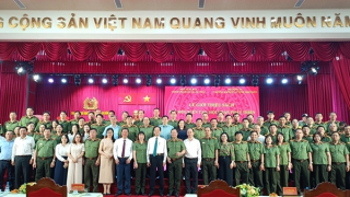 Giới thiệu cuốn sách “Đổi mới, kiến tạo, hội nhập, phát triển”