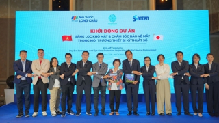 Long Châu đồng hành thương hiệu nhãn khoa Nhật Bản Santen khởi động chương trình tầm soát khô mắt sớm cho cộng đồng