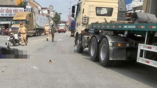 Va chạm với xe đầu kéo, nữ sinh 16 tuổi tử vong