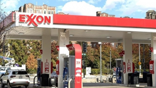 Giá xăng dầu tại Mỹ tăng dựng đứng