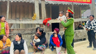 Bông hồng “thép” nơi phố biển Cửa Lò