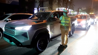 Kiểm soát nồng độ cồn đến khuya, CSGT phát hiện nhiều tài xế ô tô vi phạm