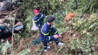 Cảnh sát tiếp cận vực sâu để cứu nạn, cứu hộ vụ tai nạn giao thông