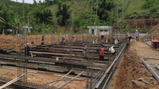 Gỡ nút thắt, dồn lực thi công các trường liên cấp ở vùng biên Đà Nẵng