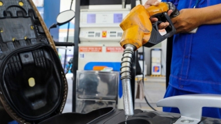 Bộ Công Thương kiến nghị khẩn trương bình ổn giá xăng dầu