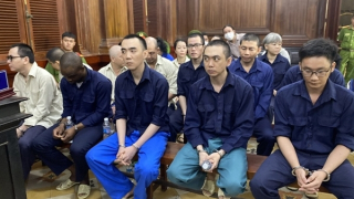 Băng nhóm vận chuyển tiền trái phép qua biên giới và rửa tiền lãnh án