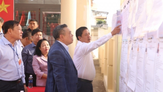 Chủ nhiệm UBKT Trung ương Trần Sỹ Thanh kiểm tra công tác bầu cử tại Đắk Lắk