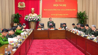 Lãnh đạo Bộ Công an bàn giao công tác xây dựng lực lượng Công an nhân dân
