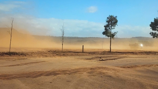 Người dân kêu cứu do bụi đất từ khu công nghiệp ào ạt “tấn công”