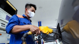 Trích lập quỹ bình ổn, mặt hàng xăng RON95-III có giá mới là 29.120 đồng