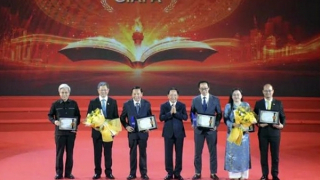 Tôn vinh những giá trị tri thức nền tảng