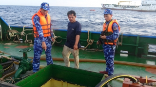 Cảnh sát biển 3 tạm giữ tàu cá vận chuyển 600.000 lít dầu DO lậu