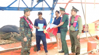 Nỗ lực ngăn chặn khai thác thủy sản bất hợp pháp tại vùng biển cực Nam Tổ quốc