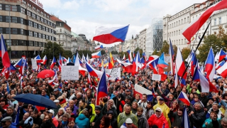 Phía sau quyết định xả dầu khẩn cấp