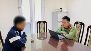 Nhân viên xe điện bị phạt vì loan tin thất thiệt “mai kia xăng còn lên giá 40 nghìn”