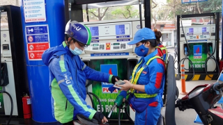 Thủ tướng giao Bộ Tài chính nghiên cứu điều chỉnh thuế bảo vệ môi trường xăng dầu về 0 đồng