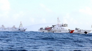 Cứu hộ 4 ngư dân trên tàu cá bị cháy ở vùng biển Tây Nam