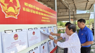 Sắc màu dân tộc hội tụ trong lá phiếu cử tri