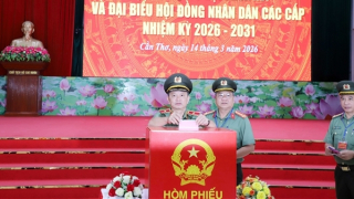 Rộn ràng những lá phiếu trong ngày bầu cử sớm