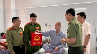 Những lá phiếu đặc biệt nơi giường bệnh