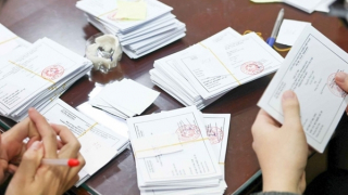 Cảnh báo nguy cơ lộ, lọt thông tin cá nhân khi đăng ảnh thẻ cử tri lên mạng xã hội