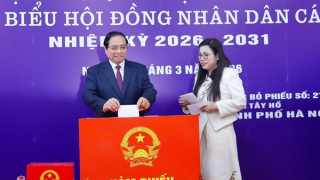 Thủ tướng Phạm Minh Chính bỏ phiếu bầu cử tại phường Tây Hồ