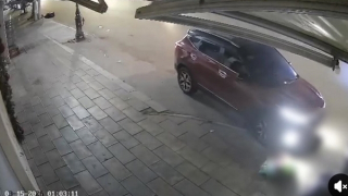 Triệu tập tài xế lao xe lên vỉa hè gây tai nạn rồi bỏ trốn