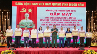 Quân khu 7 gặp mặt các cơ quan thông tấn, báo chí