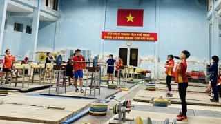 Cử tạ Việt Nam mơ lớn với chuyên gia ngoại: Cú hích từ thay đổi bản lề