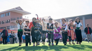 Thu hẹp khoảng cách vùng miền, xây dựng "cột mốc mềm" về giáo dục vùng biên