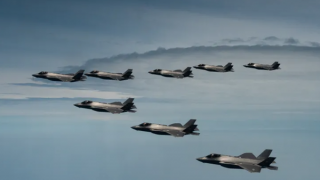 Tiêm kích F-35 Mỹ hạ cánh khẩn cấp, nghi bị Iran tấn công